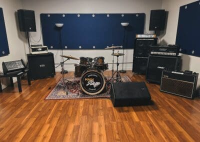 Hourly rehearsal jam space, Hamilton Ontario